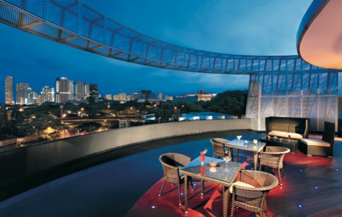 Halo-Bar-at-Wangz-Hotel-in-Singapore-665x423-1